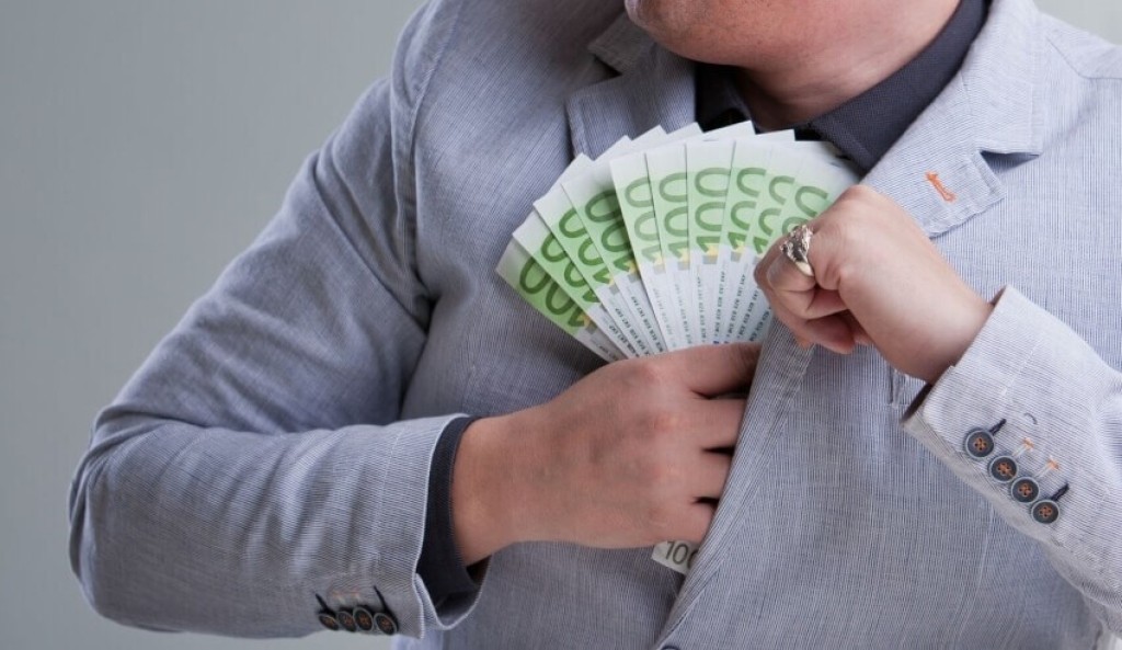 am347moneylaundering